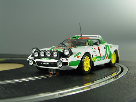 Slotcar-Racing: Mit Spielzeugautos 160 km/h fahren